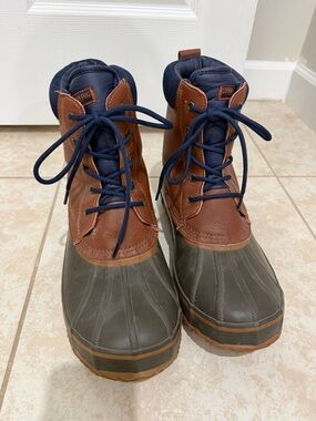 London Fog Men’s Brown/Olive Waterproof Duck Boots - Navy Laces